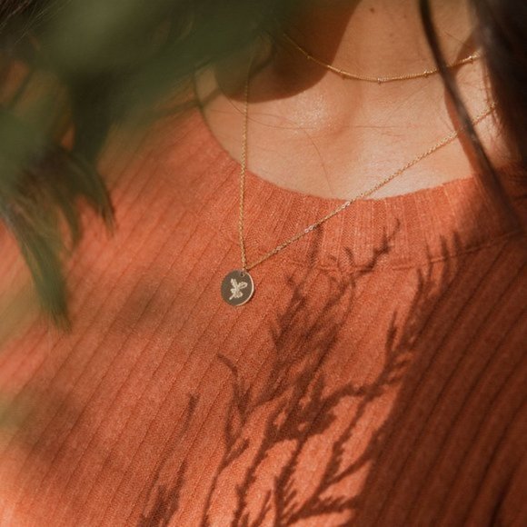 December Holly Birth Flower Minimal Charm Necklace - Picture 4 of 14